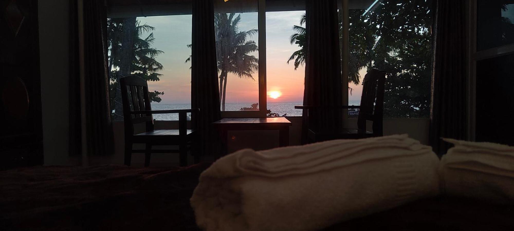 Marari Blue Whale Beach House Alappuzha Exteriör bild