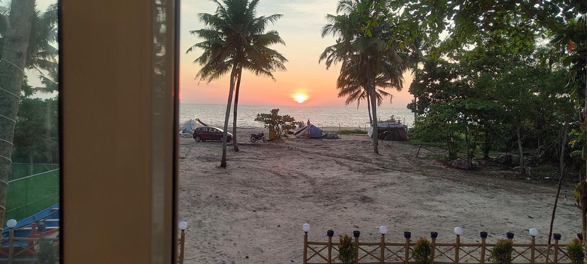 Marari Blue Whale Beach House Alappuzha Exteriör bild