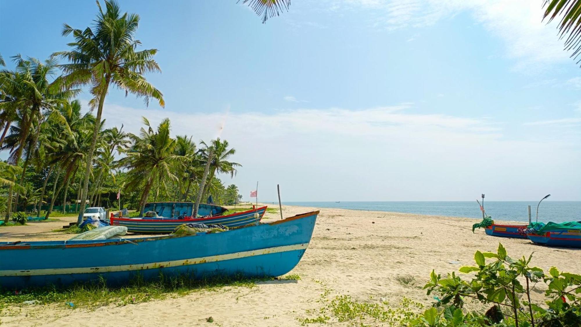 Marari Blue Whale Beach House Alappuzha Exteriör bild